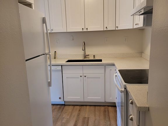 Kitchen picture taken from hallway.