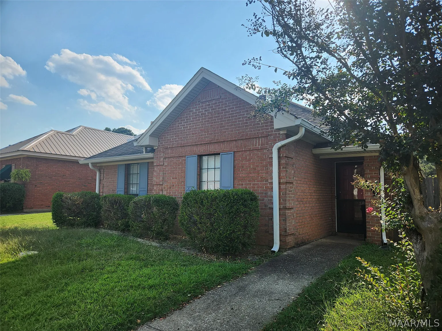 3 bed, 2.0 bath, 1417 sqft, $1,450 — Photo 2