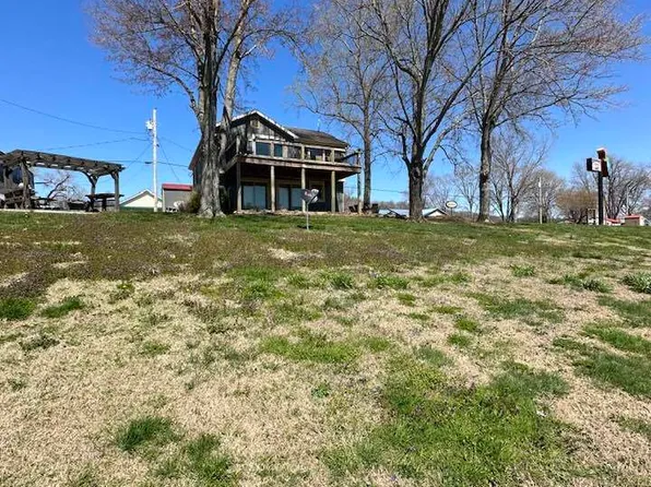 210 W River Rd, Charlestown, IN 47111