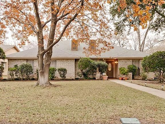 3rd image of 2302 Woodglen Dr