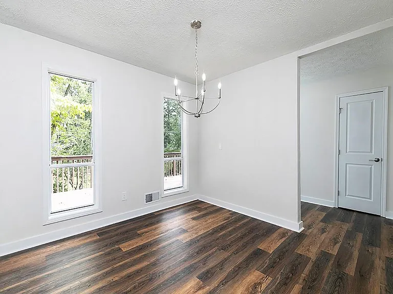 2506 Kingsley Dr NE — Photo 11