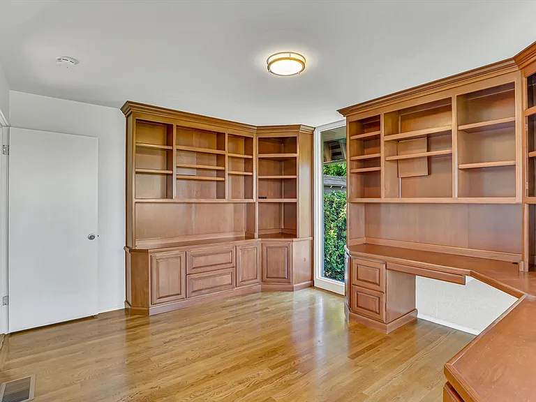 17642 Upper Cherry Ln — Photo 32