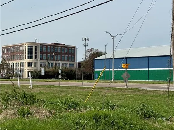 Veterans Memorial Blvd, Kenner, LA 70062