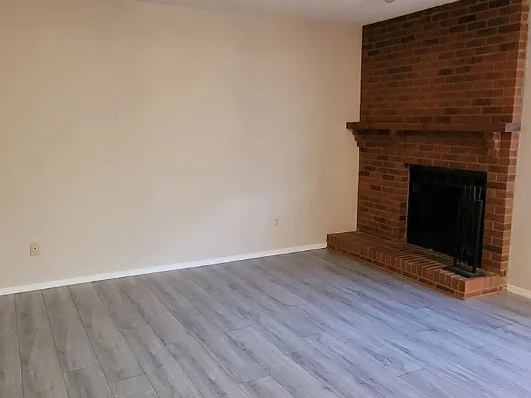 1062 S Yampa St — Photo 3