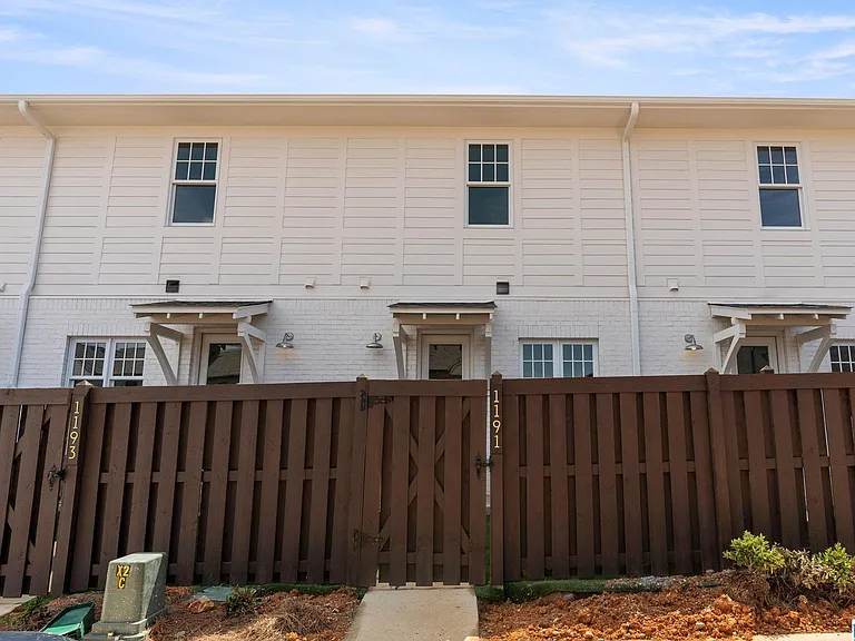 1191 Windsor Dr — Photo 9