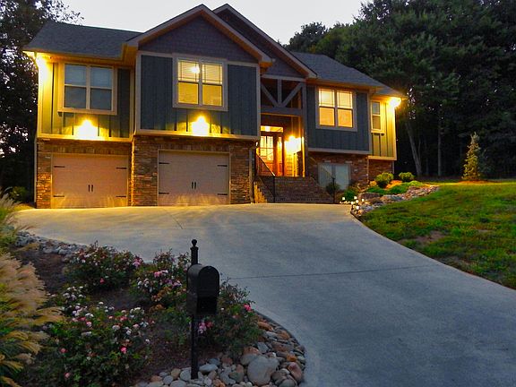 2nd image of 1780 Thomas Wood Way