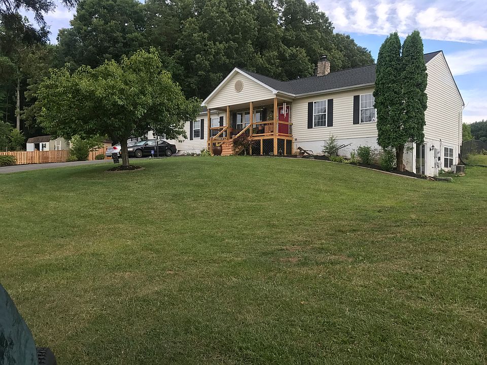 1st image of 30 Crown Manor Dr