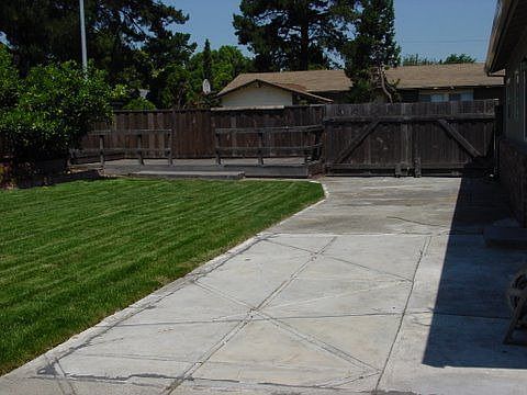 Large bkyrd with new sod and SYA