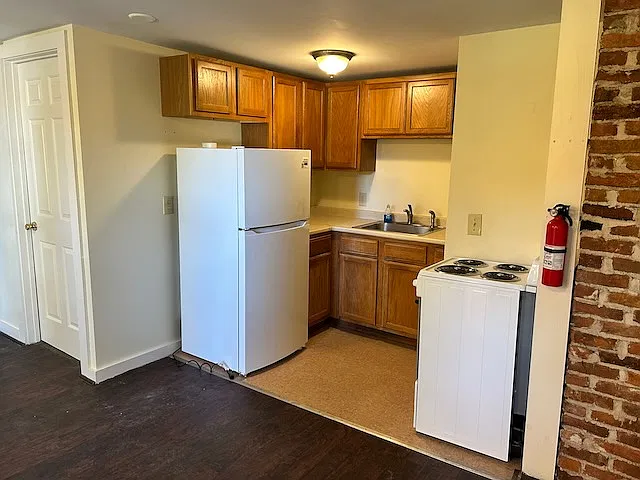 Studio, 350 sqft, $950 — Photo 2