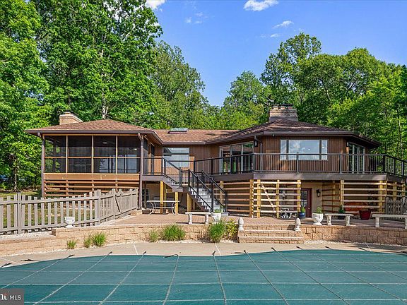 3rd image of 106 Shady Cove Ln