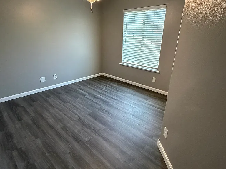 2315 Golden Ave — Photo 16