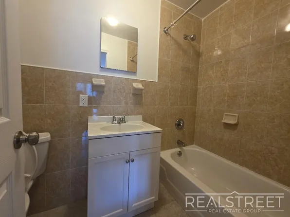 485 Maple Street image 7 of 7