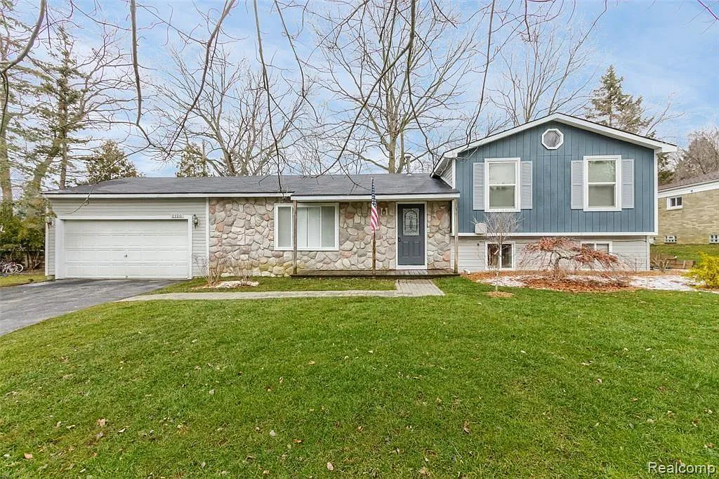 3 bed, 1.5 bath, 1771 sqft, $2,500 — Photo 1