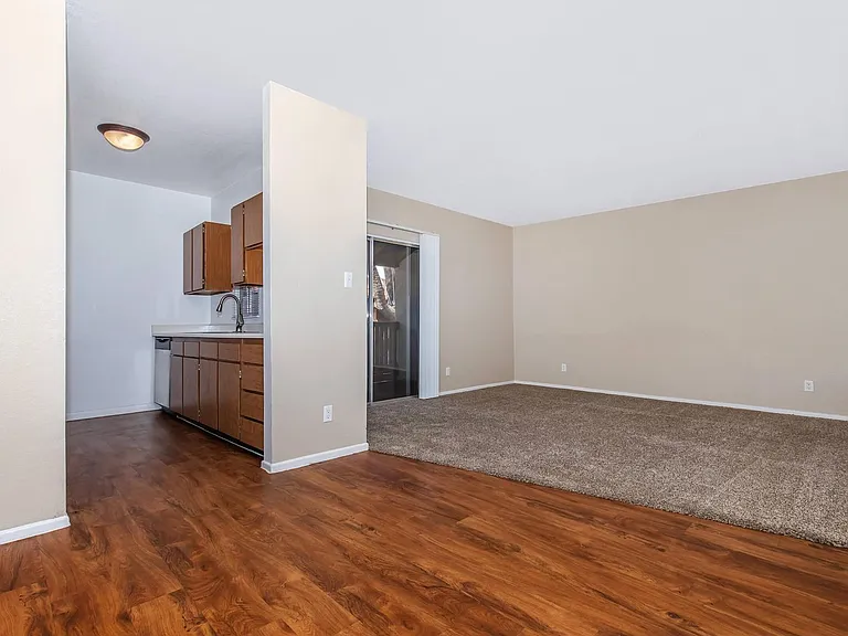 Broadway Proper Apartment ** One Month Free**W/D Included — Photo 57