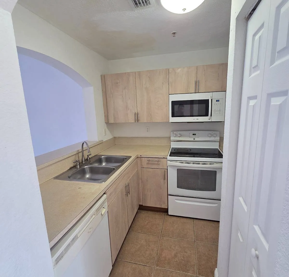 2 bed, 2.5 bath, 940 sqft, $2,200 — Photo 4