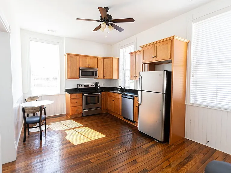 215 12th St #B — Photo 9