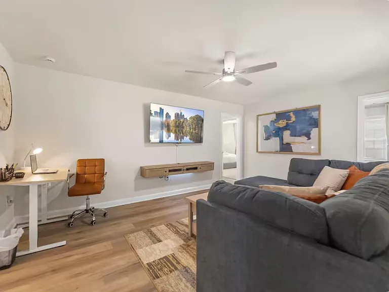 1692 S Olympian Way SW — Photo 2