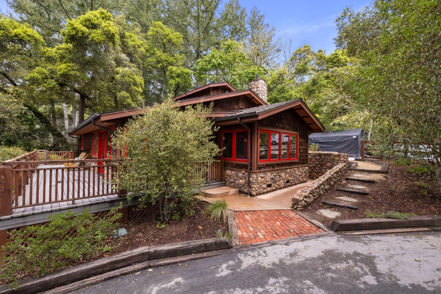 8 Blakewood Way photo 1