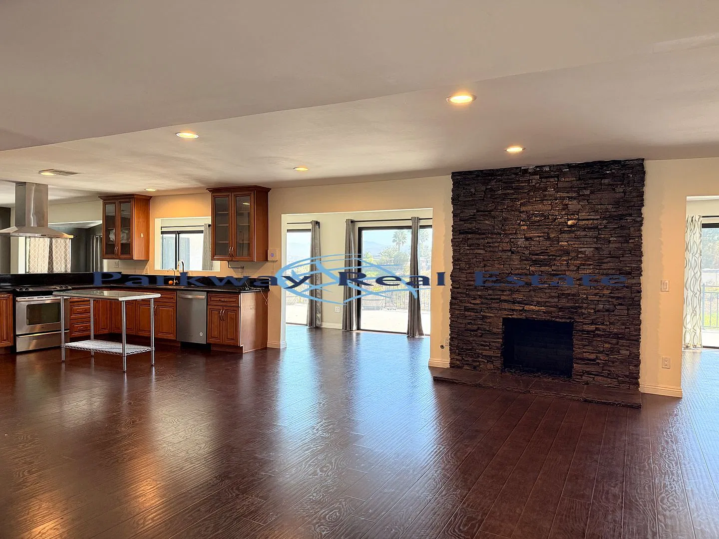 4 Bedroom Home with a View — Photo 3