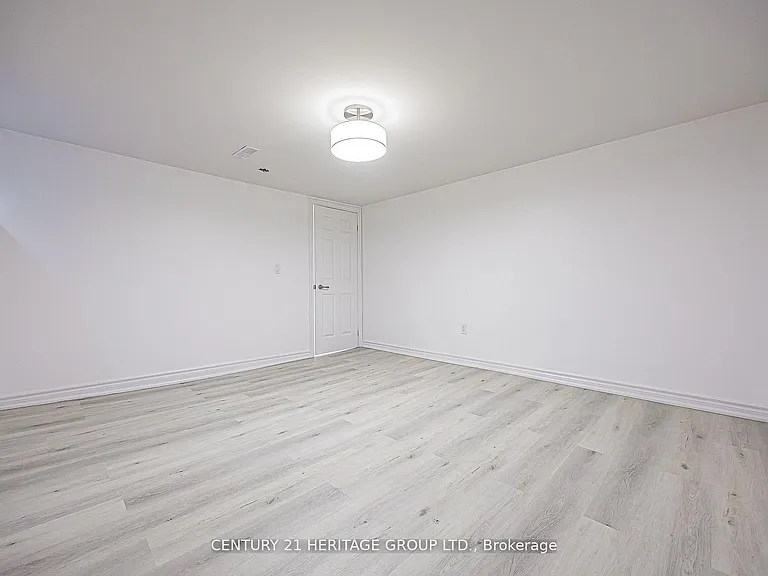 60 Fairway Dr — Photo 2