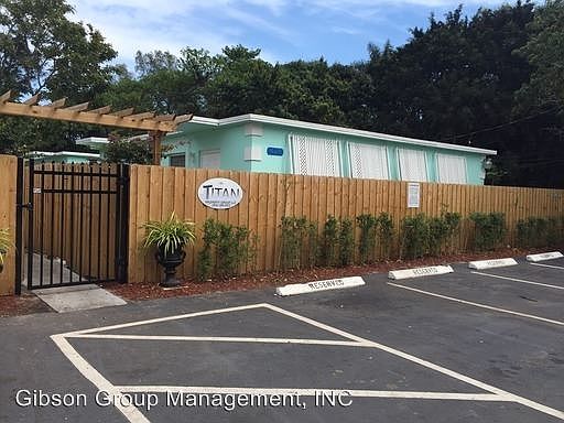 4th image of 426 NW 14th Ave APT 7