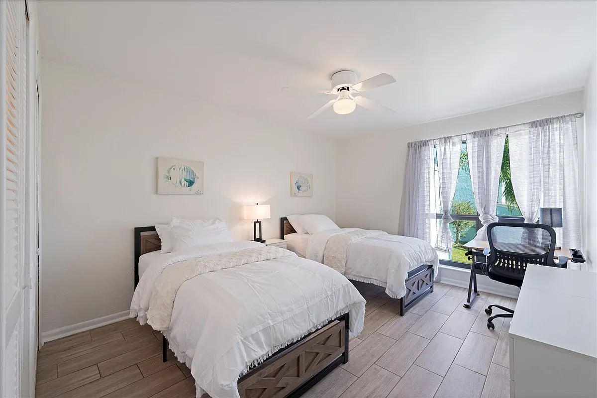 3 bed, 1400 sqft, $3,195 — Photo 3