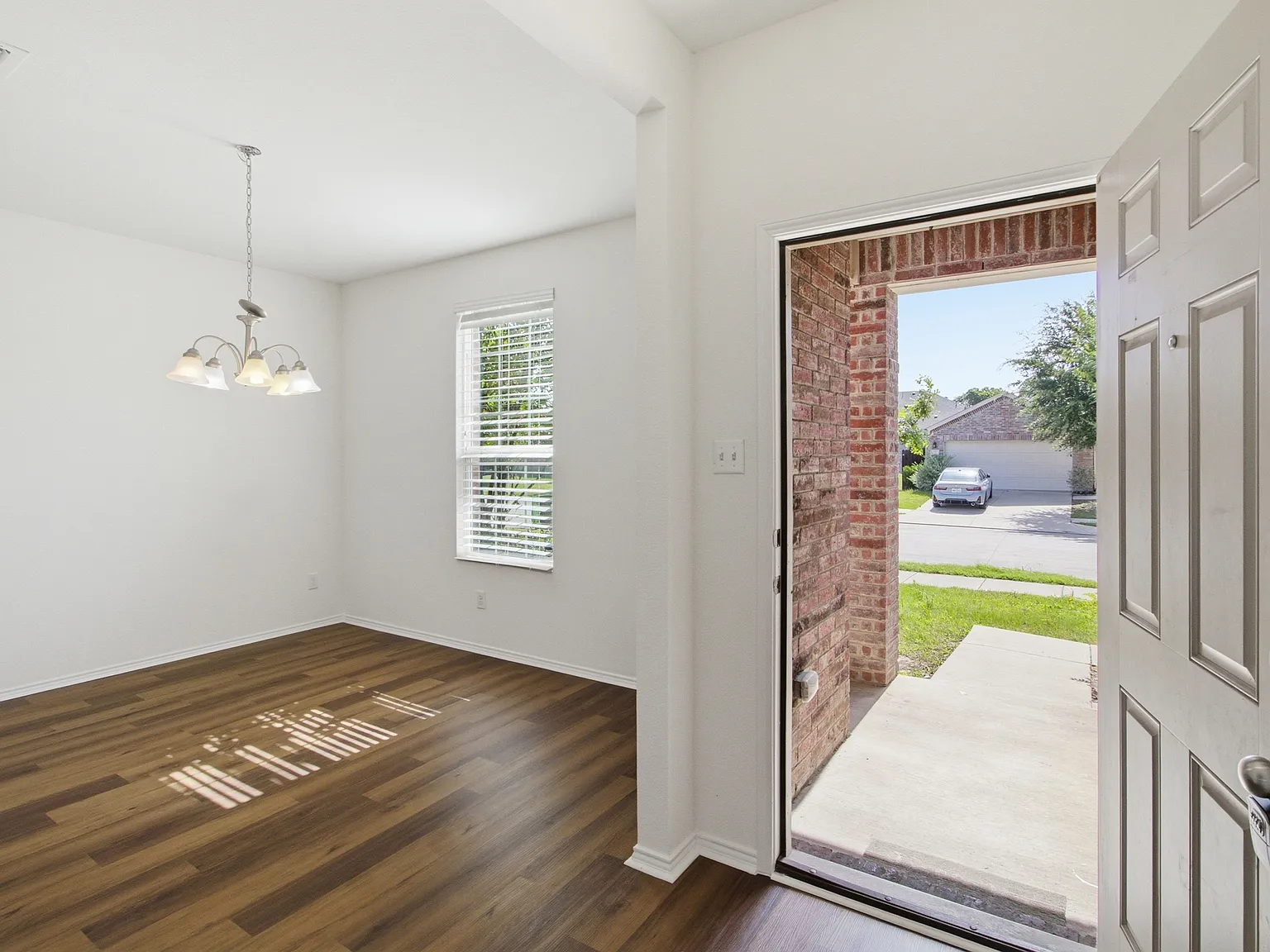 4 bed, 2477 sqft, $2,600 — Photo 4