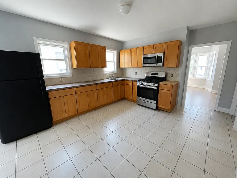 32 Gilmore St #201 — Photo 8