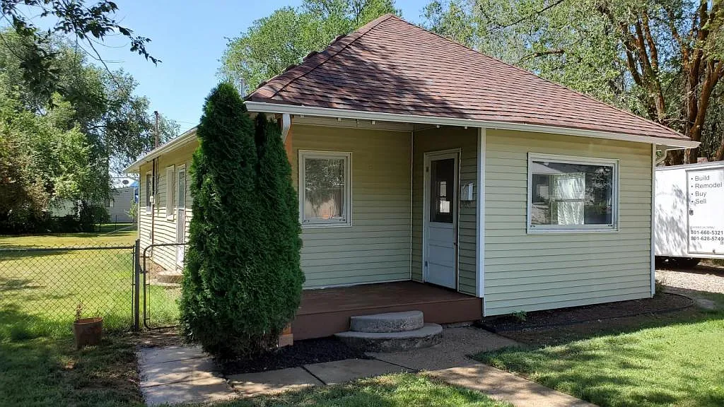 579 Cook St. — Photo 1