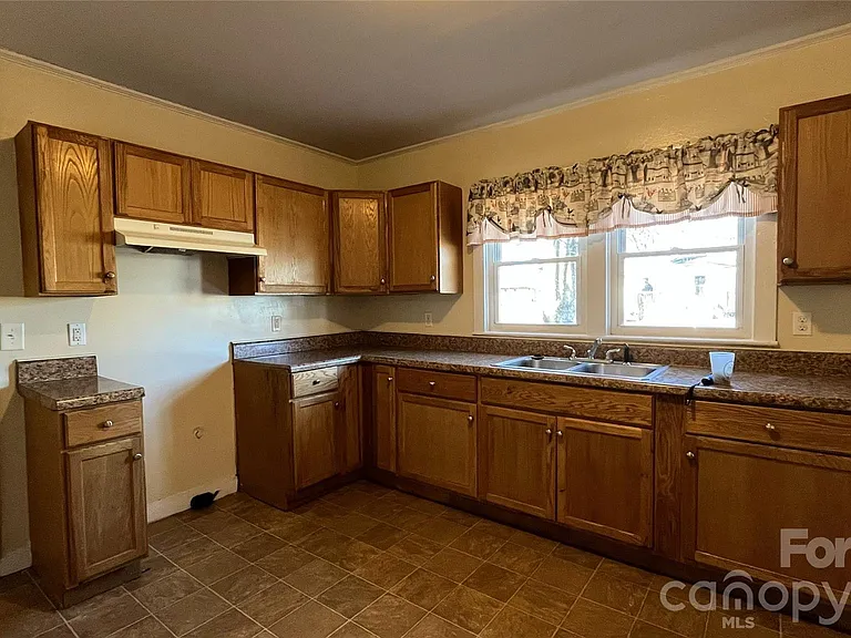 2621 Dr Carver Rd — Photo 10