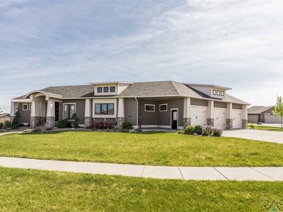 2404 S Durango Circle, Sioux Falls, SD, 57110