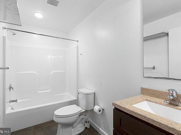 5th image of 1737 N Howard St #1C