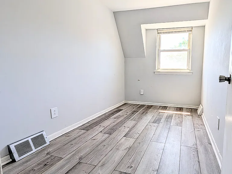 5411 Vicaris St — Photo 9