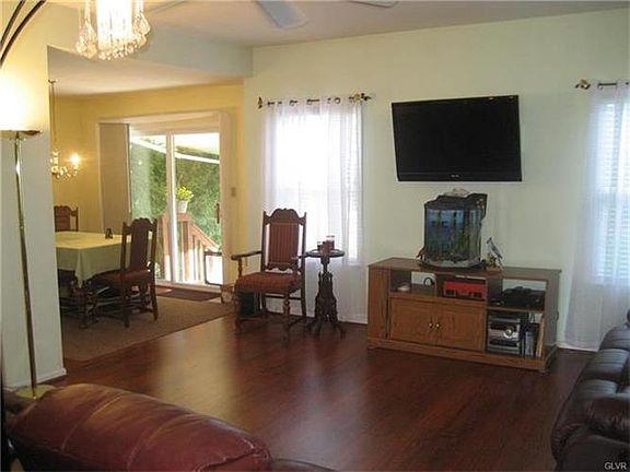4th image of 235 Vista Dr