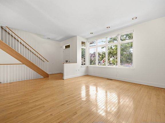 3rd image of 251 Carron St