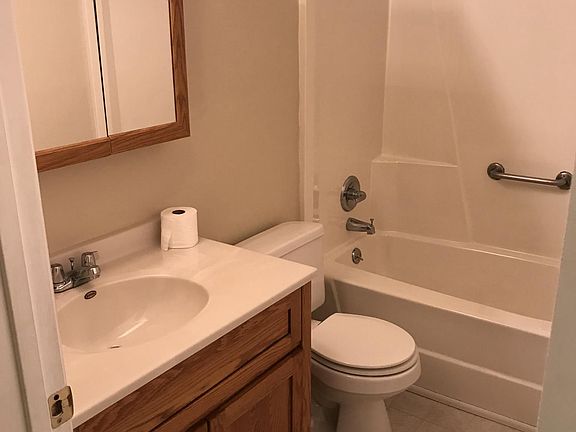 5th image of 209 Forest St