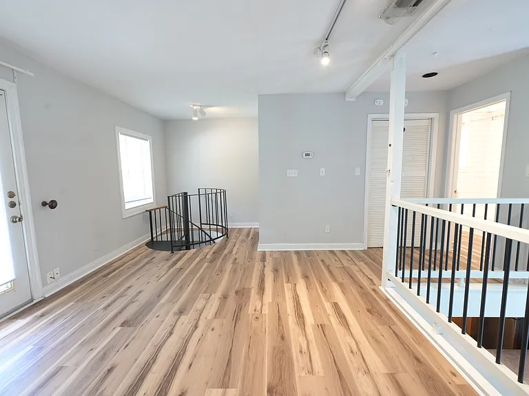 1603 Courtland Ln — Photo 10