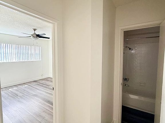 4th image of 538 S Oxford Ave APT 107