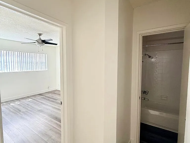 538 S Oxford Ave #107 — Photo 5
