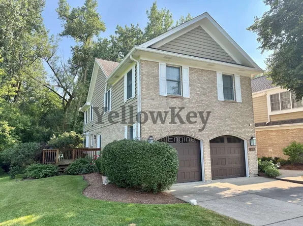 11121 Indian Woods Dr, La Grange, IL 60525