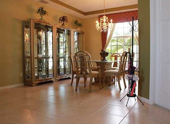 5th image of 19124 SW 60th Ct