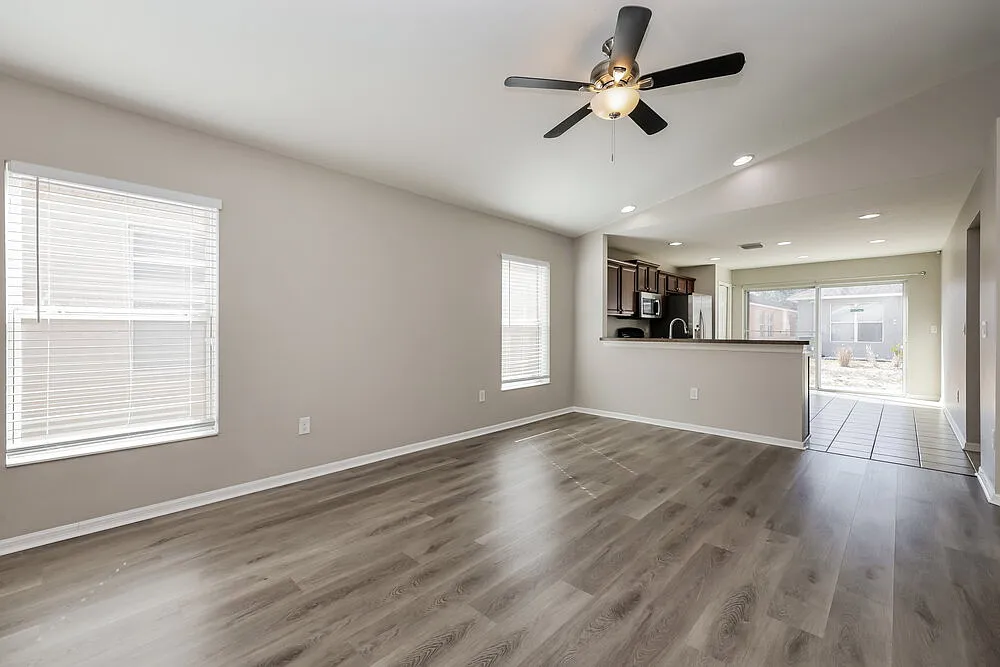 3 bed, 2.0 bath, 1275 sqft, $2,990 — Photo 3