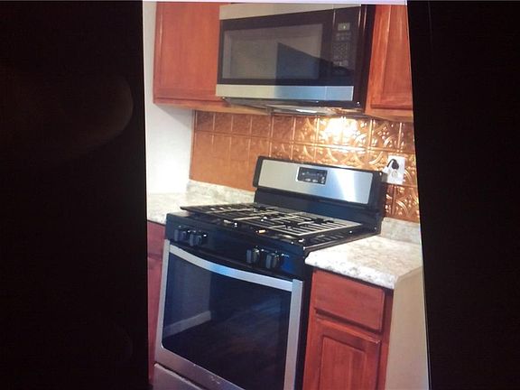 4th image of 1313 Clarence St
