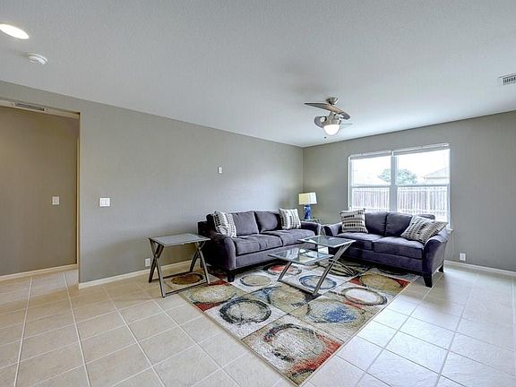 5th image of 216 King Elder Ln