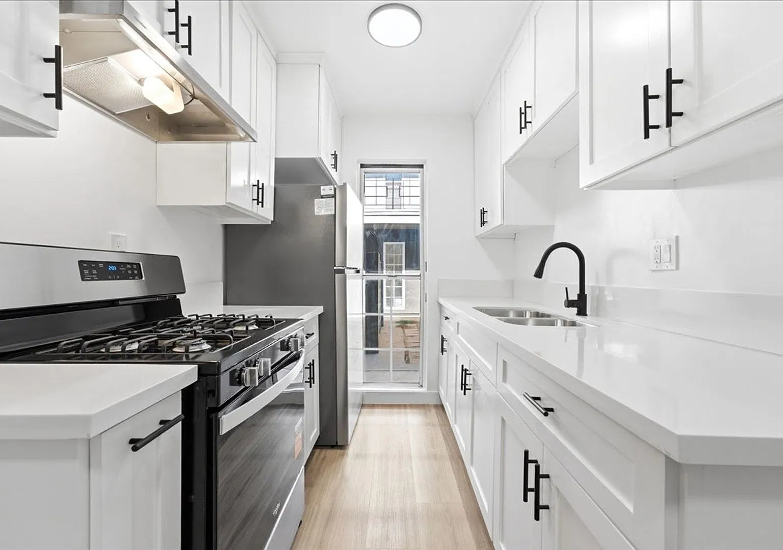 Newly Renovated Two Bedroom Long Beach Apartment! — Photo 3