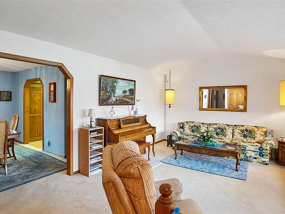 3rd image of 10513 N Woodridge Ct