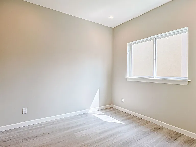 5261 Harmony Ave — Photo 39