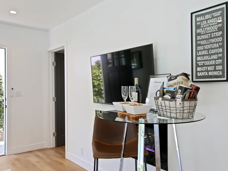 22809 Crespi St — Photo 10