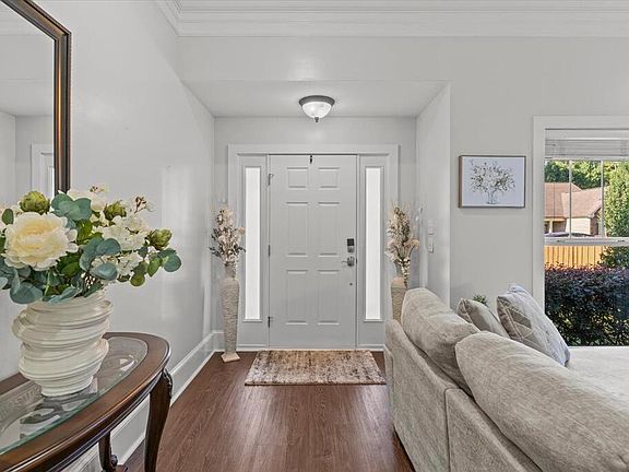 3rd image of 302 Craftsman Dr