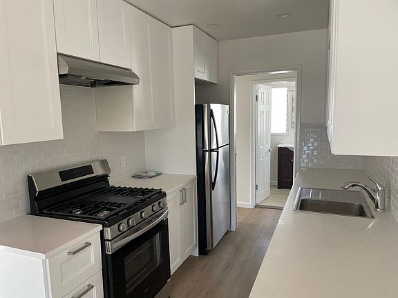 5th image of 919 17th St APT A